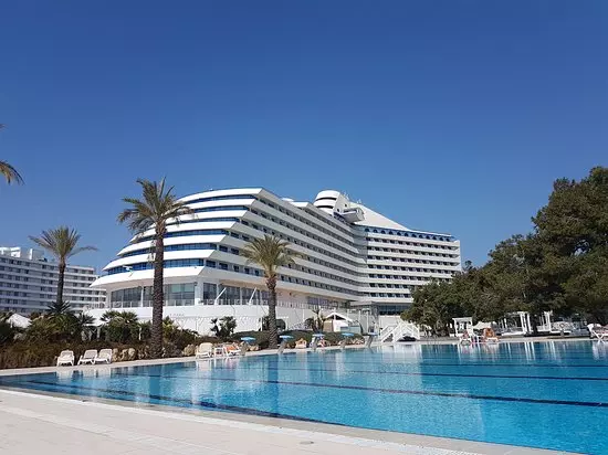 هتل تایتانیک دولوکس لارا آنتالیا